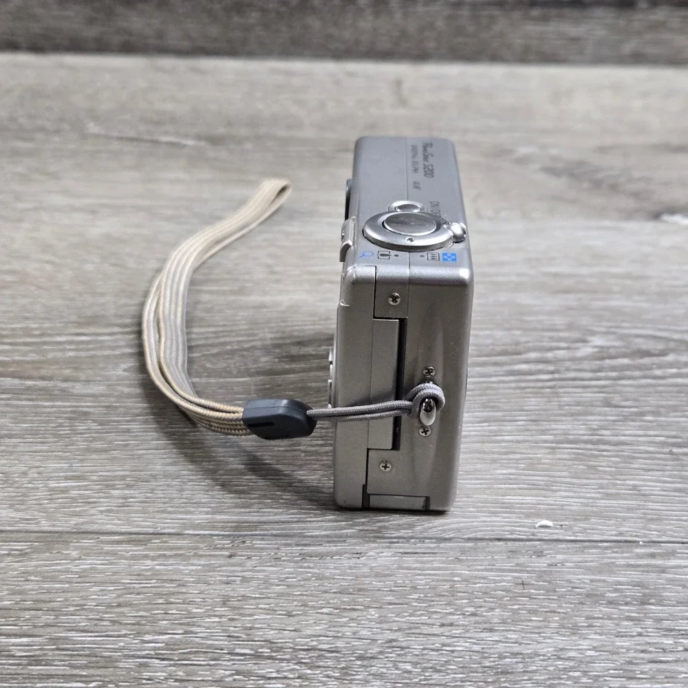 Canon PowerShot S200 Digital 2.0MP ELPH PC1022 Camera Silver Tested